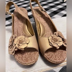 New without box. B.O.C floral pattern size 10. Wedge.